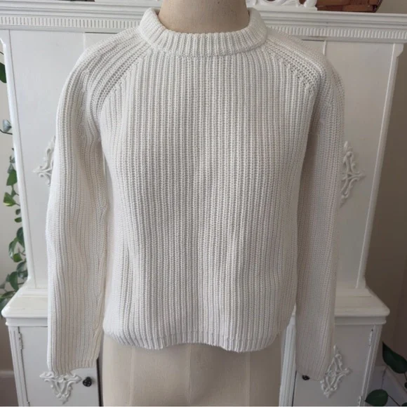 Quince Ivory 100% Organic Cotton
Fisherman Crew Sweater - Picture 2 of 9